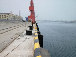 活動(dòng)護(hù)輪坎--青島港三號(hào)碼頭
